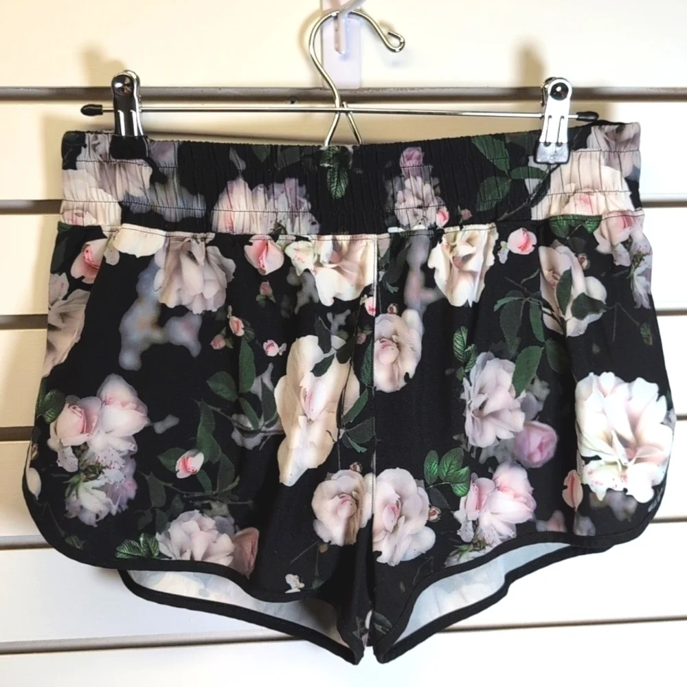 VSX Victoria Sport Women's Med. Essential Black Floral Short Running Shorts EUC
